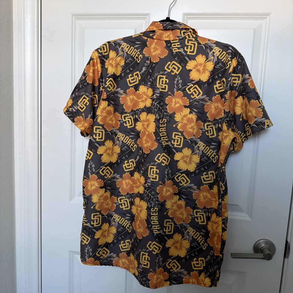 MLB San Diego Padres SGA 4/14/25 Hawaiian Full Button Floral Size M Casual Shirt - Picture 7 of 8